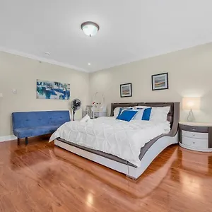 Pensión Luxurious Getaway In Vancouver-private With Attached Bathroom, Vancouver