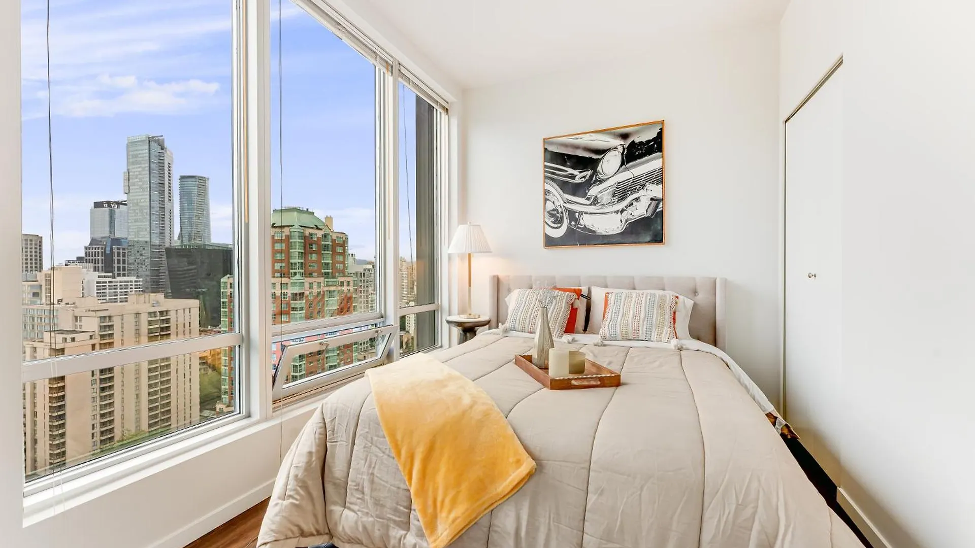 Urban Oasis 2 Bedroom Apartment With City And Mountain Views In Downtown Haven Vancouver 0*,  Canada