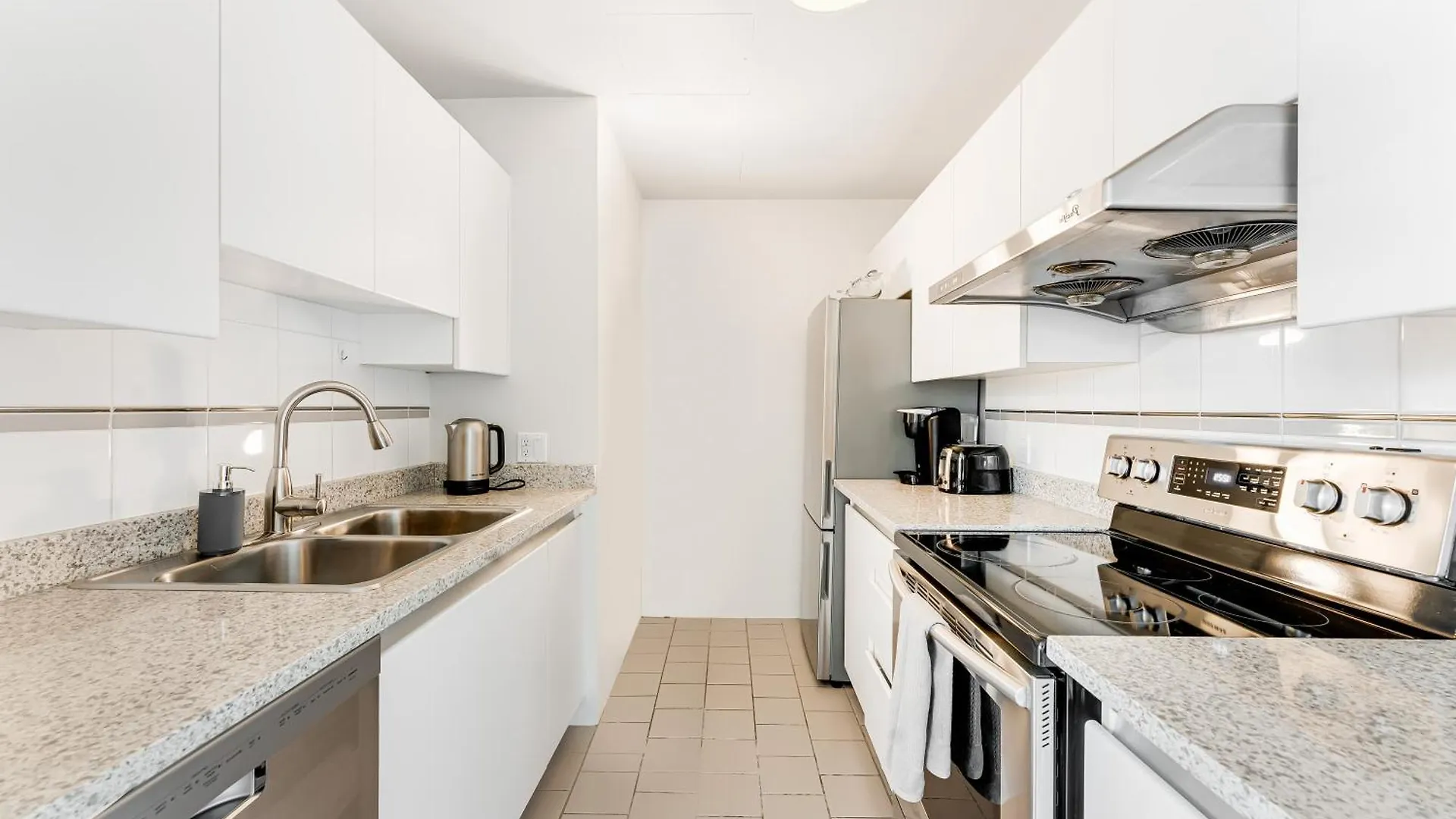 Urban Oasis 2 Bedroom Apartment With City And Mountain Views In Downtown Haven Vancouver Canada