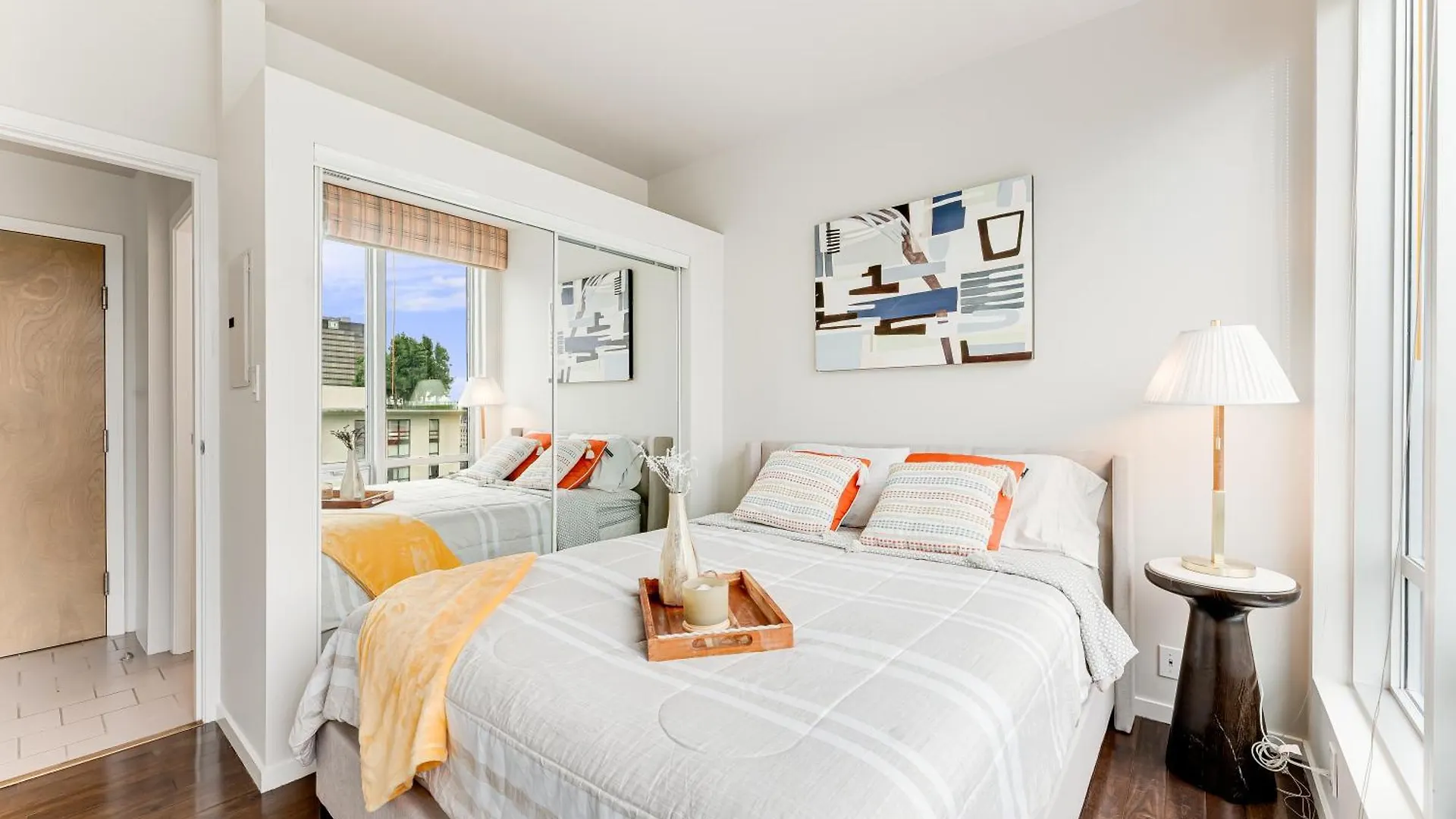 Urban Oasis 2 Bedroom Apartment With City And Mountain Views In Downtown Haven Vancouver